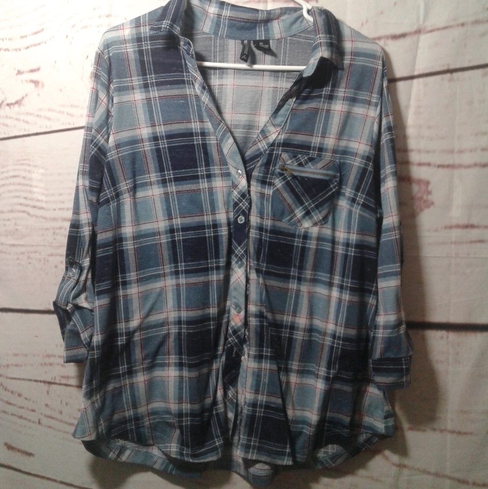 Womens sz 2X 3/4 sleeve buttom up distressed shirt
